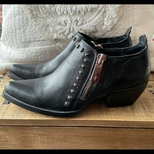 Like New Frye Sacha Moto Shortie w/Studs